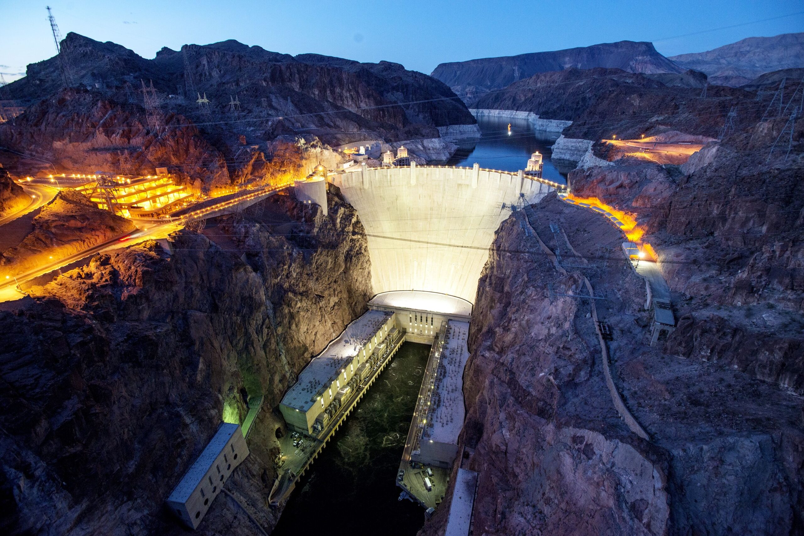 Hoover Dam: Keajaiban Rekayasa dan Sejarah di Perbatasan Nevada dan Arizona