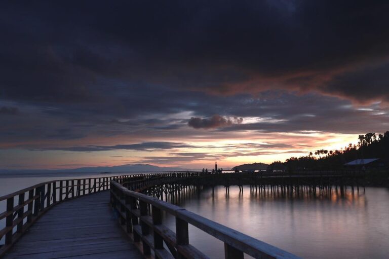 Pantai Waisai Torang Cinta
