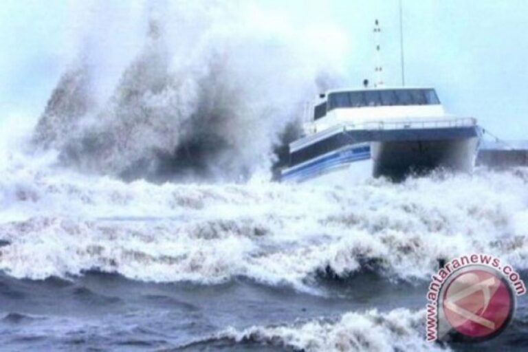 kapal-gale-fenomena-cuaca-ekstrem-di-perairan-indonesia