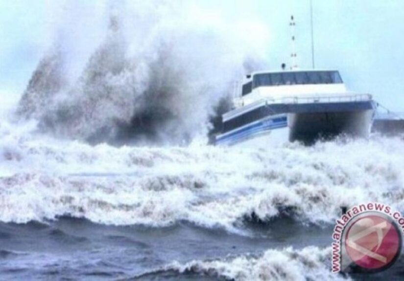 kapal-gale-fenomena-cuaca-ekstrem-di-perairan-indonesia