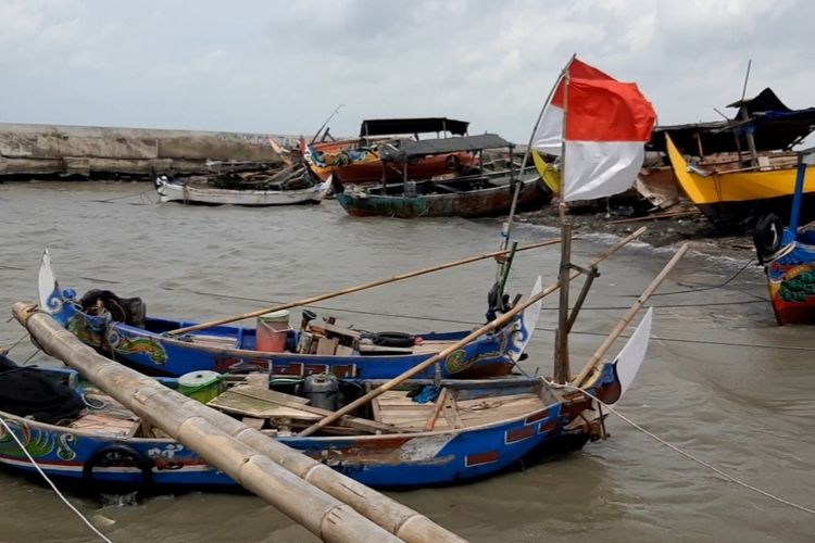 kapal-jaring-angkat-alat-penangkap-ikan-tradisional-indonesia