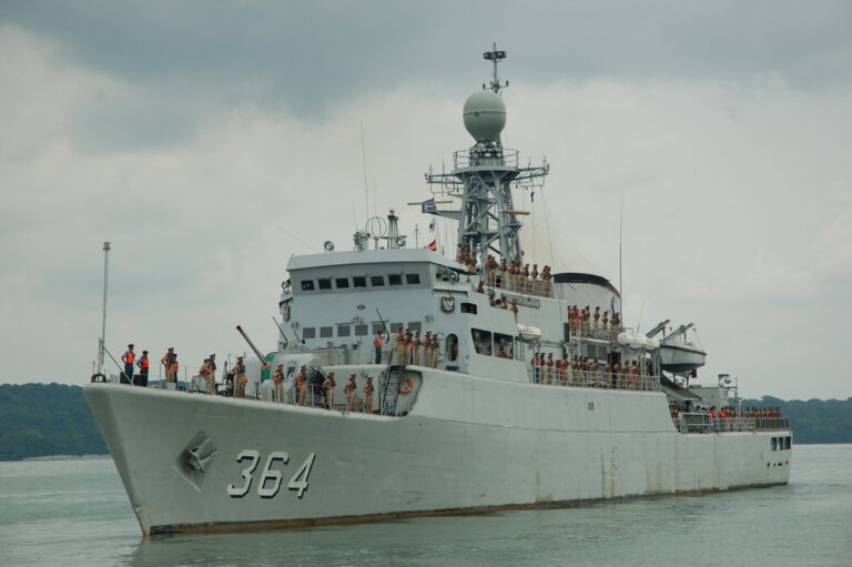 kapal-kri-ki-hajar-dewantara-simbol-kebanggaan-tni-al