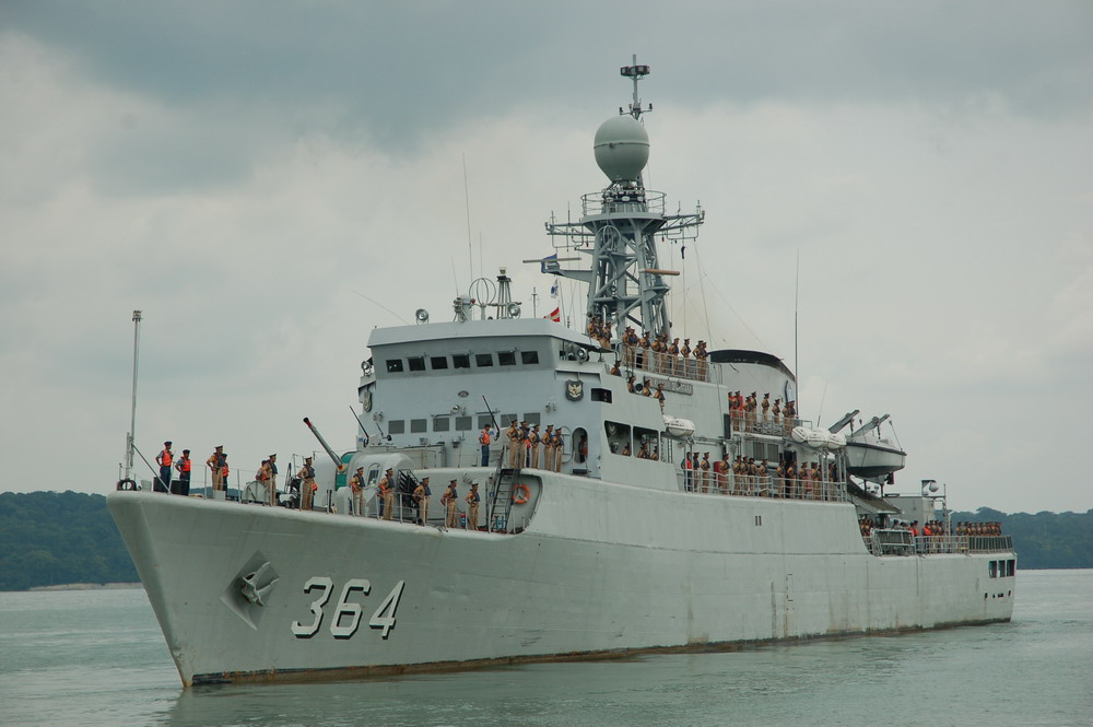 kapal-kri-ki-hajar-dewantara-simbol-kebanggaan-tni-al
