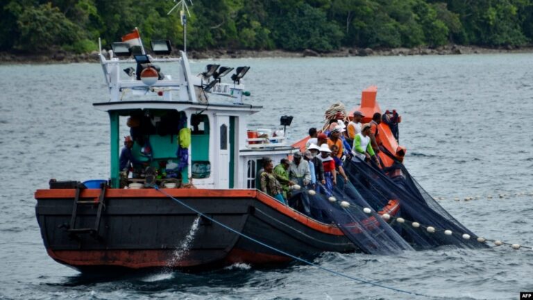 kapal-pukat-pantai-alat-penangkap-ikan-tradisional-indonesia