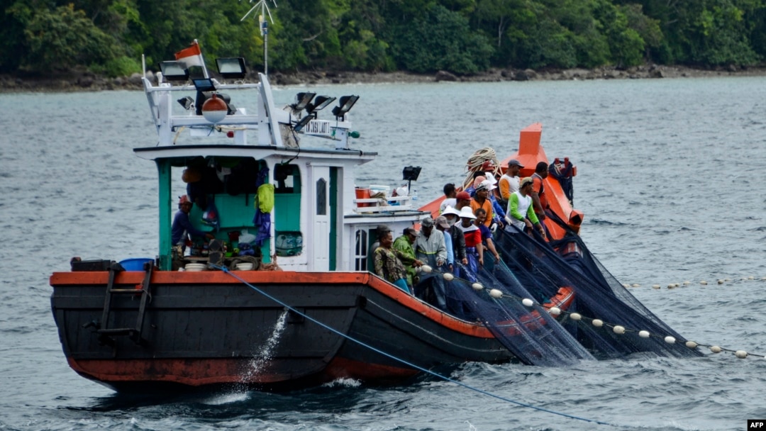 kapal-pukat-pantai-alat-penangkap-ikan-tradisional-indonesia