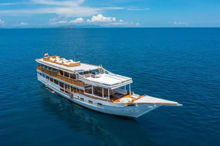 kapal-serendipity-keindahan-dan-keunikan-kapal-wisata-indonesia