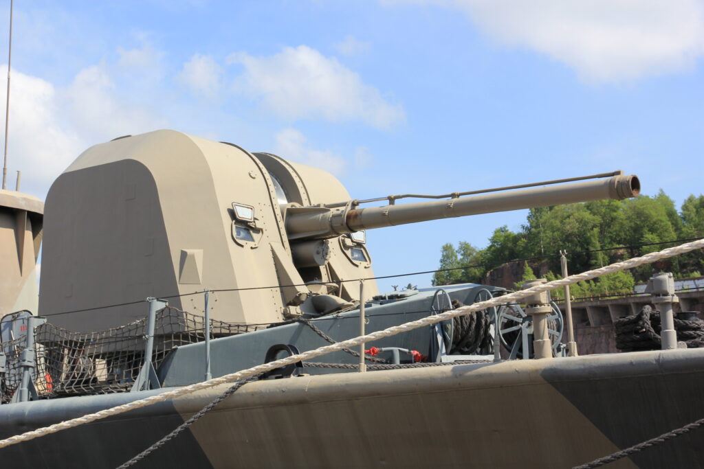 kapal-terbaik-dengan-meriam-bofors-120mm-l-46-spesifikasi-dan-keunggulan