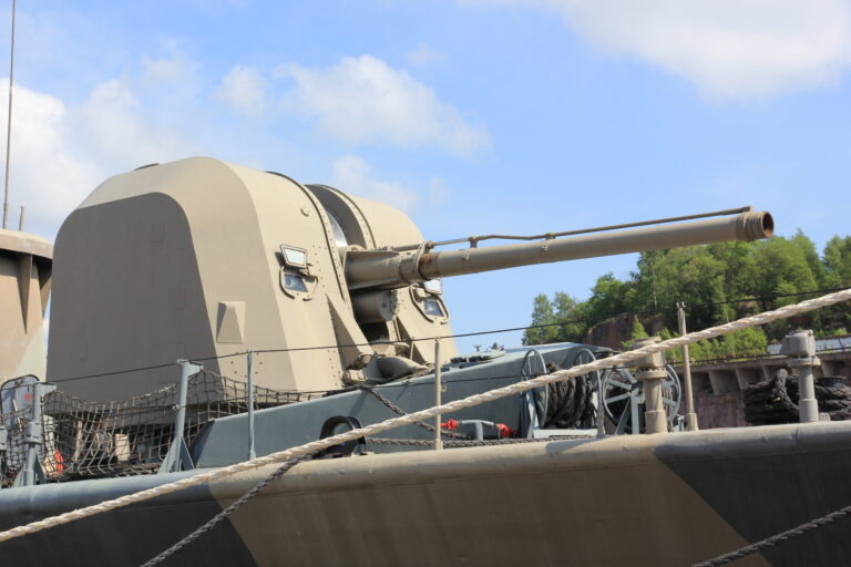 kapal-terbaik-dengan-meriam-bofors-120mm-l-46-spesifikasi-dan-keunggulan
