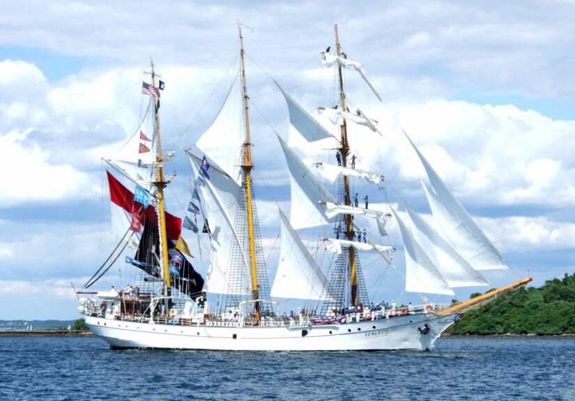 kapal-terbaik-kelas-dewaruci-keindahan-dan-keunggulan-yang-memukau