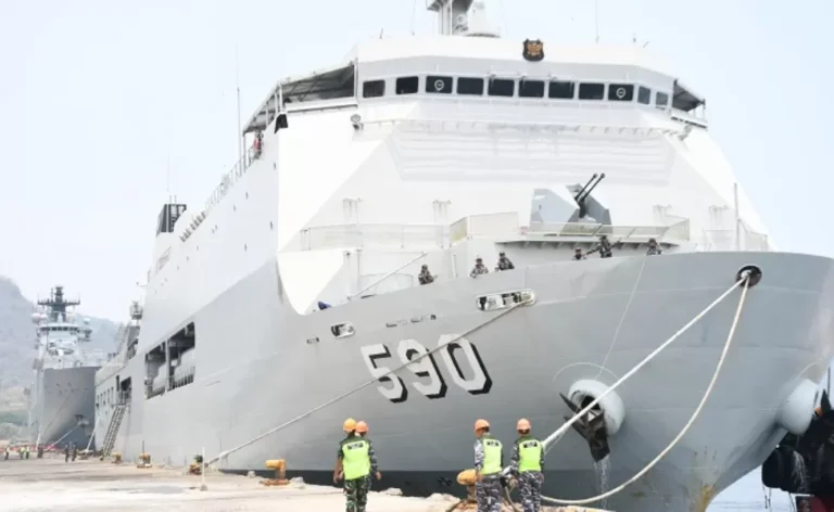 kapal-terbaik-kri-makassar-keunggulan-dan-peran-pentingnya