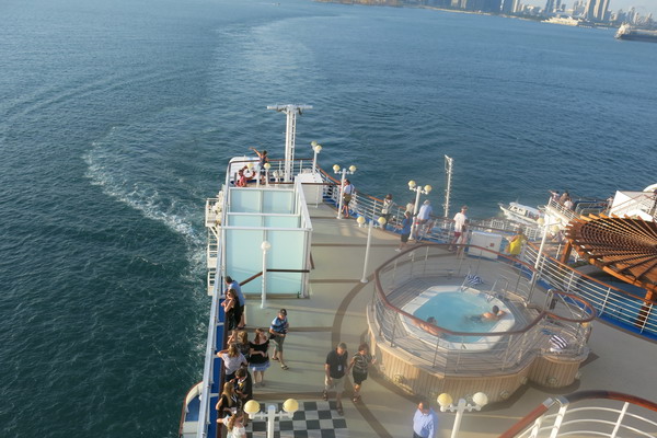 pesona-kapal-pesiar-menikmati-liburan-di-laut