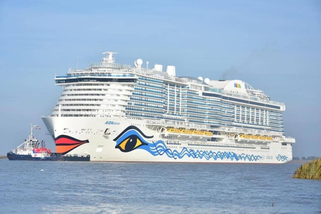 kapal-aida-biru-kapal-pesiar-modern-dengan-desain-elegan