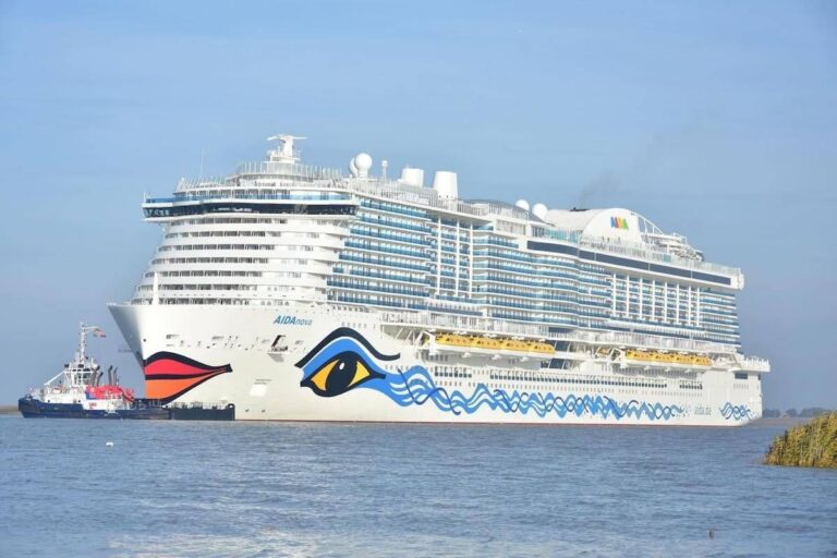 kapal-aida-biru-kapal-pesiar-modern-dengan-desain-elegan
