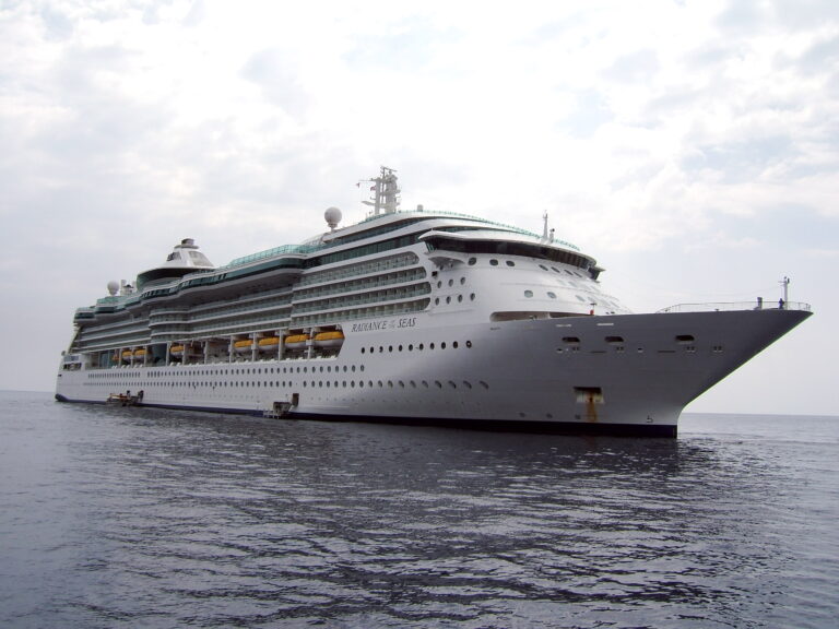 kapal-pesiar-radiance-class-kapal-pesiar-mewah-dan-elegan