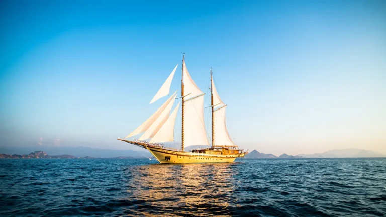 kapal-surga-aegea-keindahan-dan-keunikan-kapal-wisata-indonesia