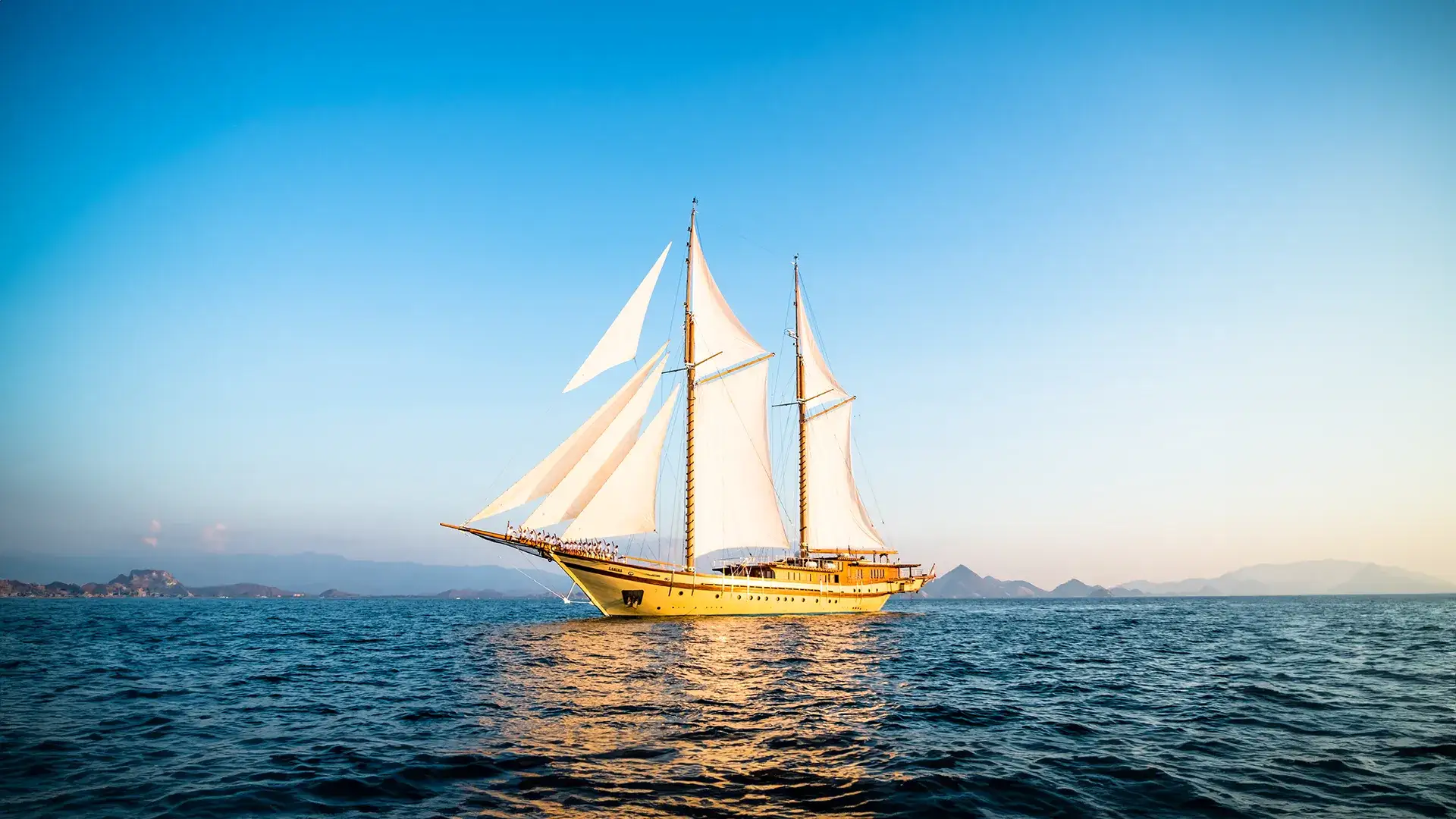 kapal-surga-aegea-keindahan-dan-keunikan-kapal-wisata-indonesia