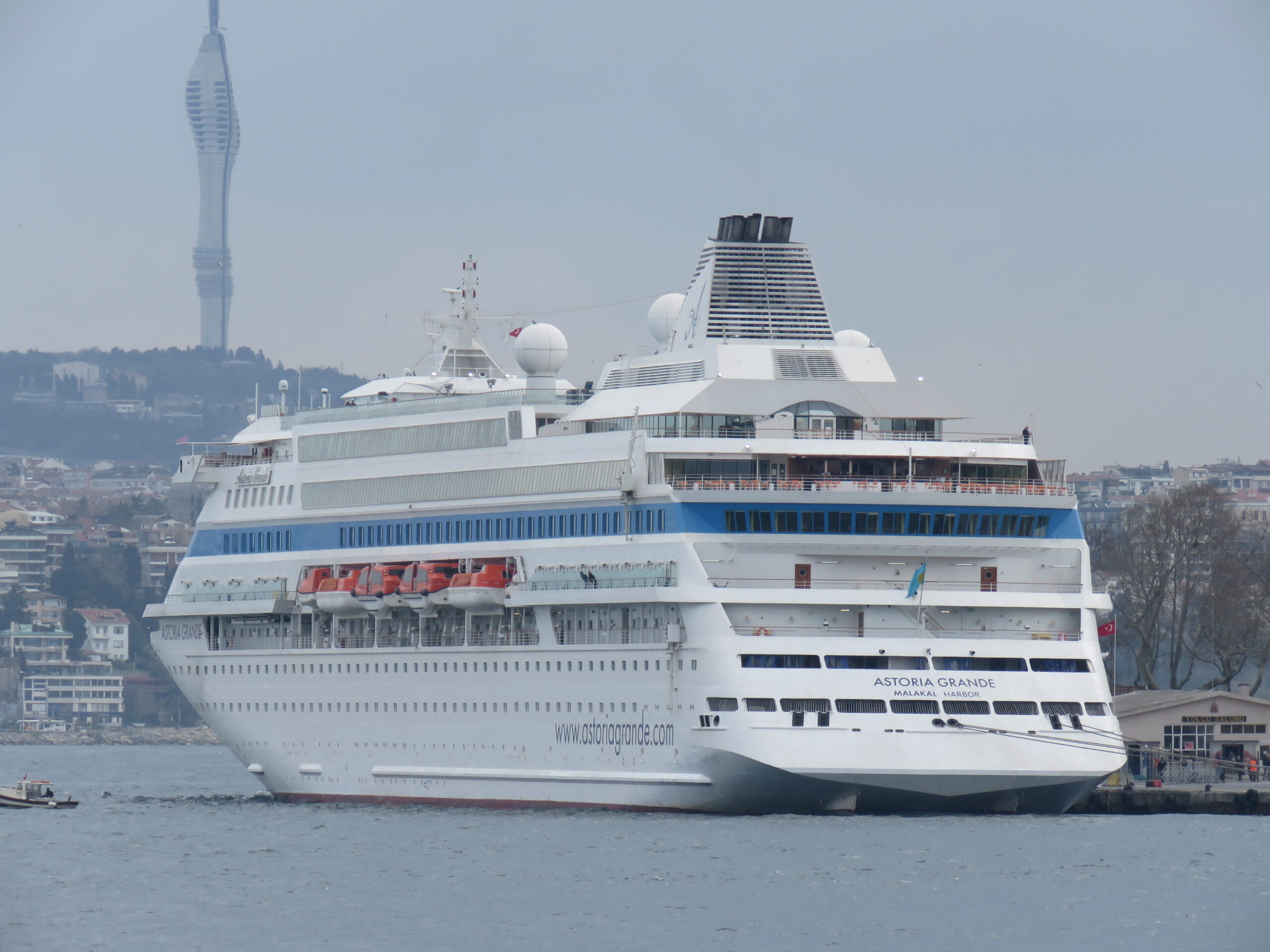 mengenal-kapal-pesiar-astoria-grande-dan-fitur-fitur-utamanya