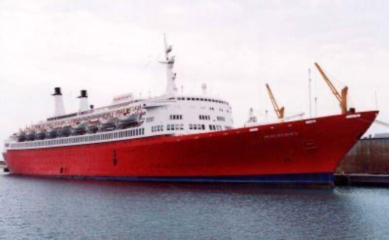 kapal-pesiar-the-big-red-boat-kenangan-dan-pesona-kapal-layar-klasik