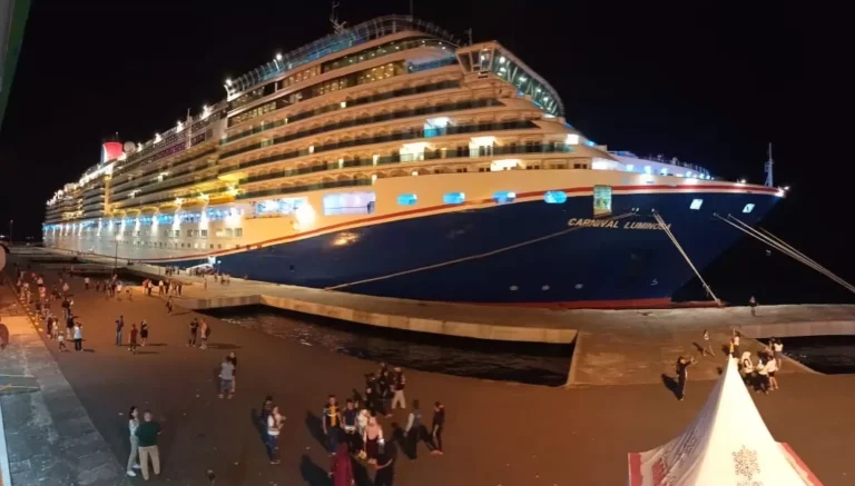 perayaan-kapal-pesiar-carnival-momen-spesial-di-lautan-lebih-indah