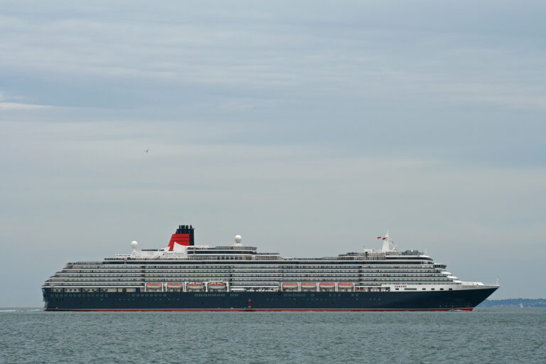 kapal-pesiar-kelas-hibrida-vista-spirit-inovasi-kapal-modern