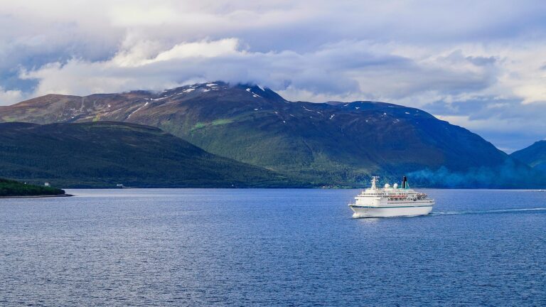 kapal-pesiar-lofoten-eksplorasi-keindahan-alam-norwegia