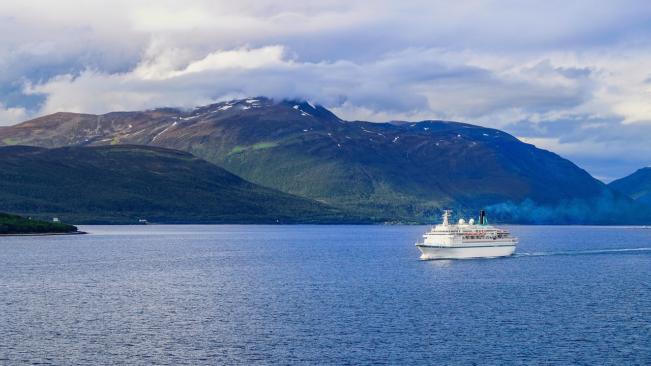 kapal-pesiar-lofoten-eksplorasi-keindahan-alam-norwegia