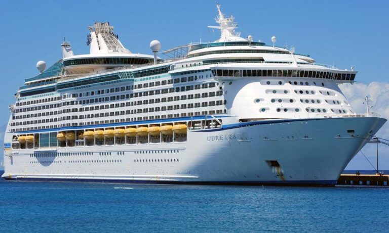 petualangan-kapal-pesiar-adventure-of-the-seas-di-lautan-luas