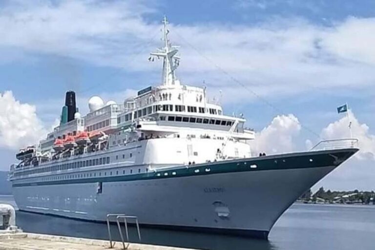 kapal-pesiar-albatros-menelusuri-keindahan-dan-fasilitasnya