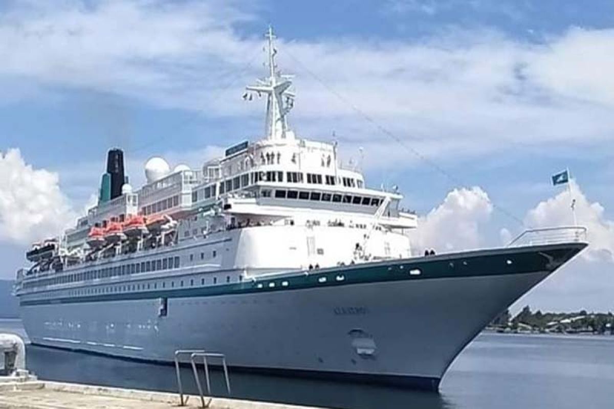 kapal-pesiar-albatros-menelusuri-keindahan-dan-fasilitasnya