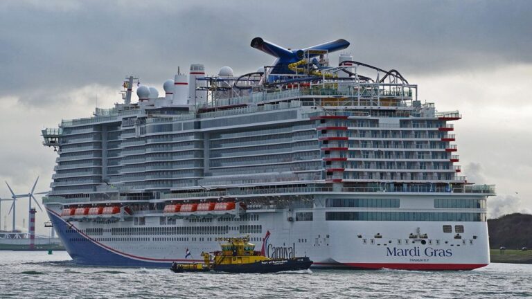kapal-pesiar-carnival-sensation-pengalaman-wisata-laut-yang-menarik