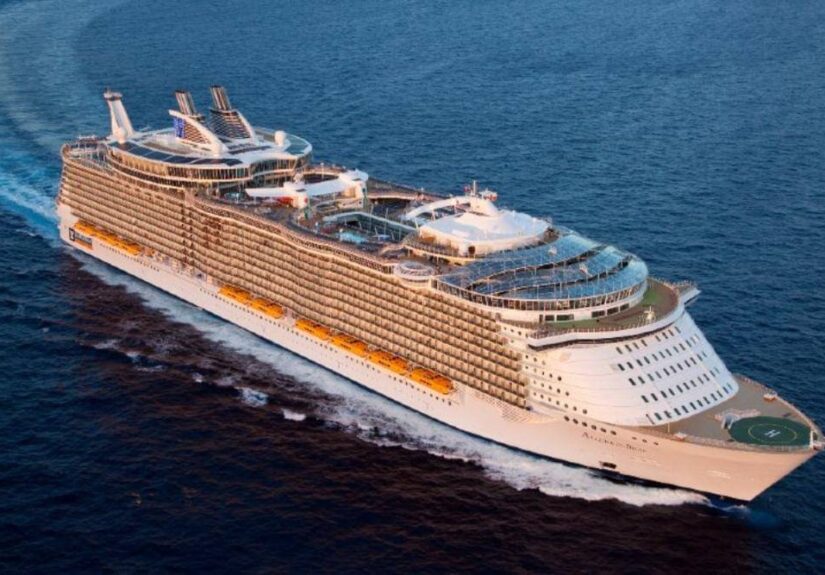 kapal-pesiar-dolphin-iv-fasilitas-dan-keunggulan-kapal-mewah