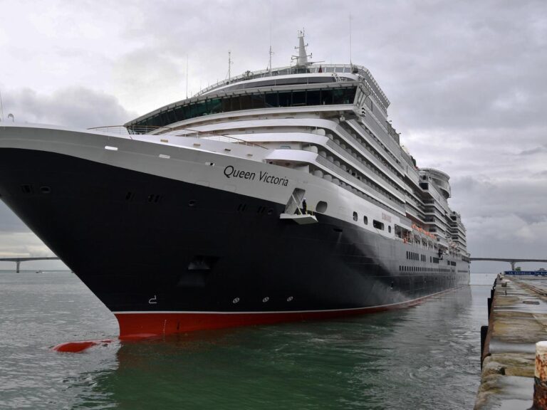 kapal-pesiar-empress-kemewahan-dan-keindahan-di-lautan-lebar