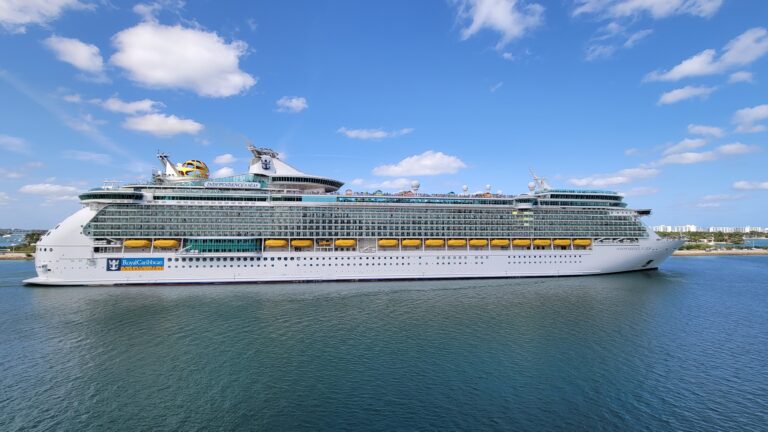 mengenal-kapal-pesiar-independence-fitur-dan-keunggulannya
