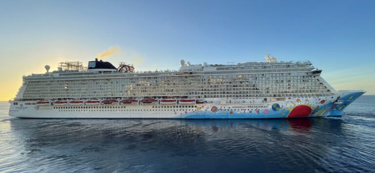 mengenal-kapal-pesiar-norwegian-breakaway-dari-norwegian-cruise-line