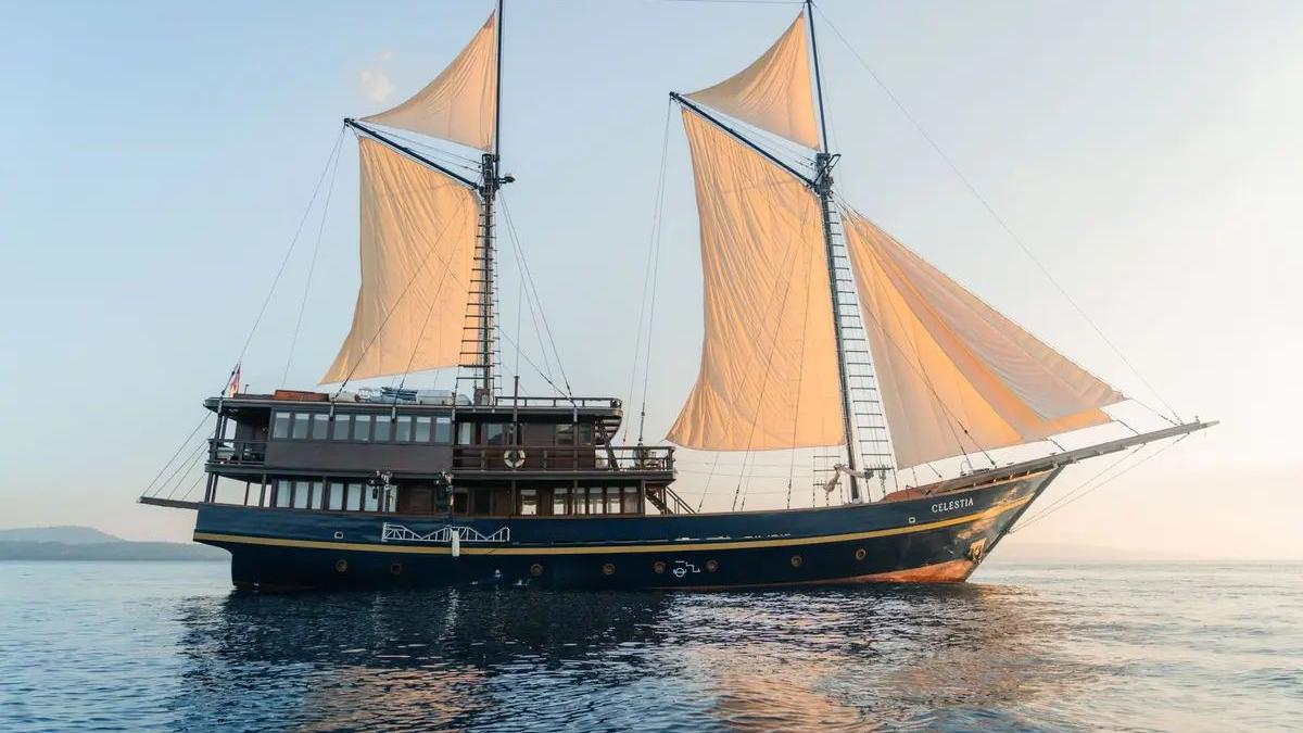 kapal-pesiar-arethusa-kapal-tradisional-yang-menghiasi-lautan-indonesia
